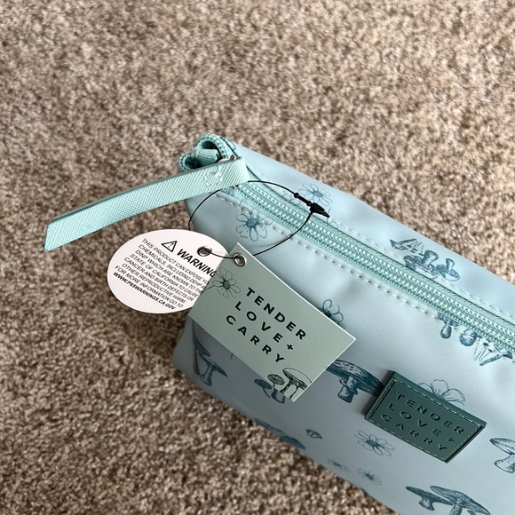 Tender Love + Carry Teal Fungi/Mushroom/Daisy/Flower Bathroom Bag Weekender - Picture 4 of 8